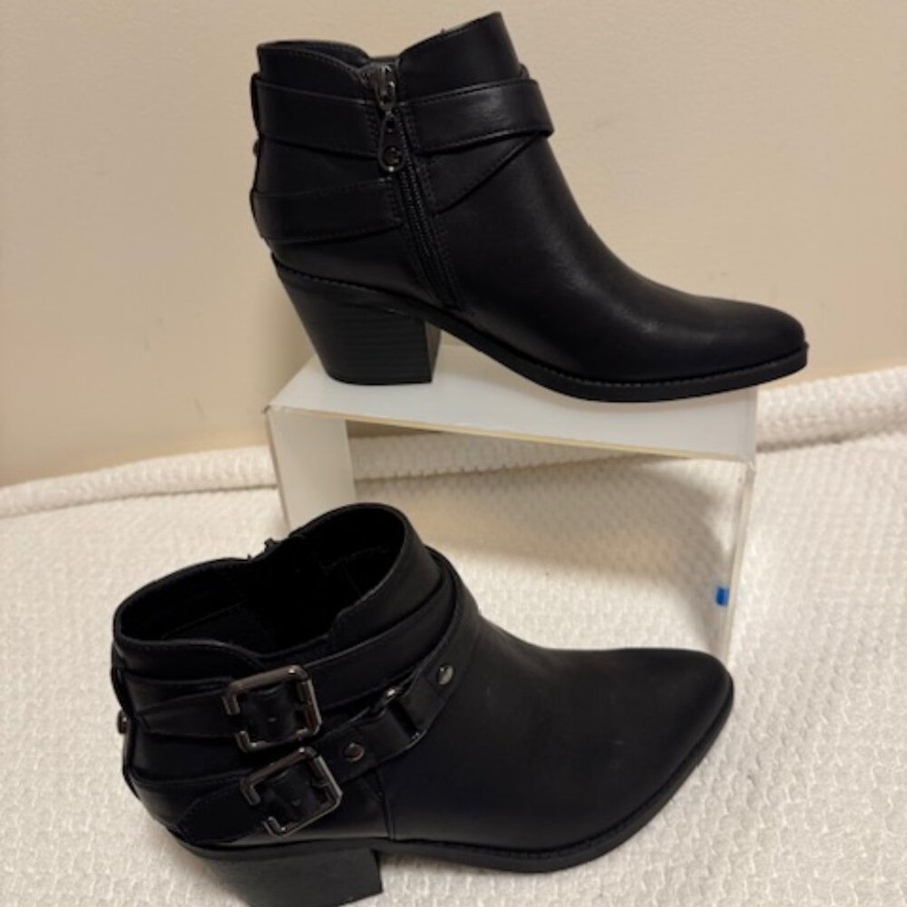 G by Guess Black Pointed Toe Ankle Boots Double Buckle Moto Block Heel 6.5 - Picture 2 of 7